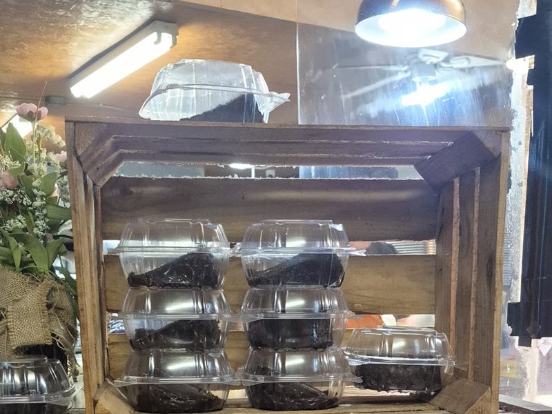 The Original Willie's Bar-B-Q interior