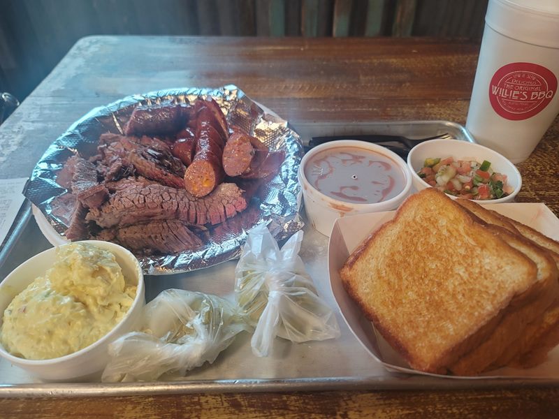 The Original Willie's Bar-B-Q food